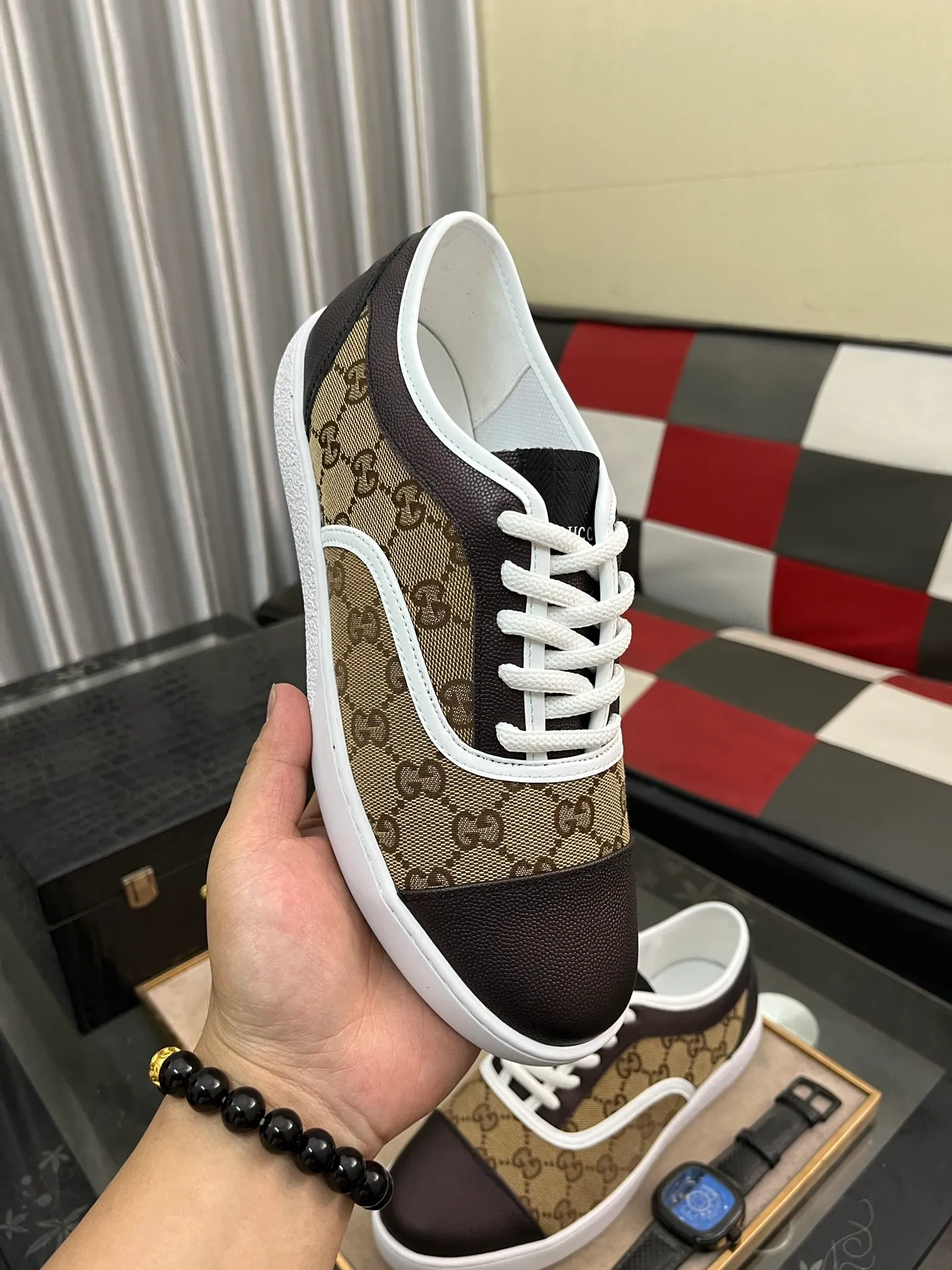 Men's shoes💰400⌚️⌚️[GUCCI] Gucci men's casual shoes are absolutely popular🔥The ultimate matching item for trendy men! The charm of super texture is unstoppable. This is the main recommendation. The upper is made of high-quality cowhide, with pig lining feet and wear-resistant rubber sole. It is noble and elegant! Extremely comfortable🎁🎁You can be as handsome as you want💪 Available in sizes 38-44 and 4️⃣colors available